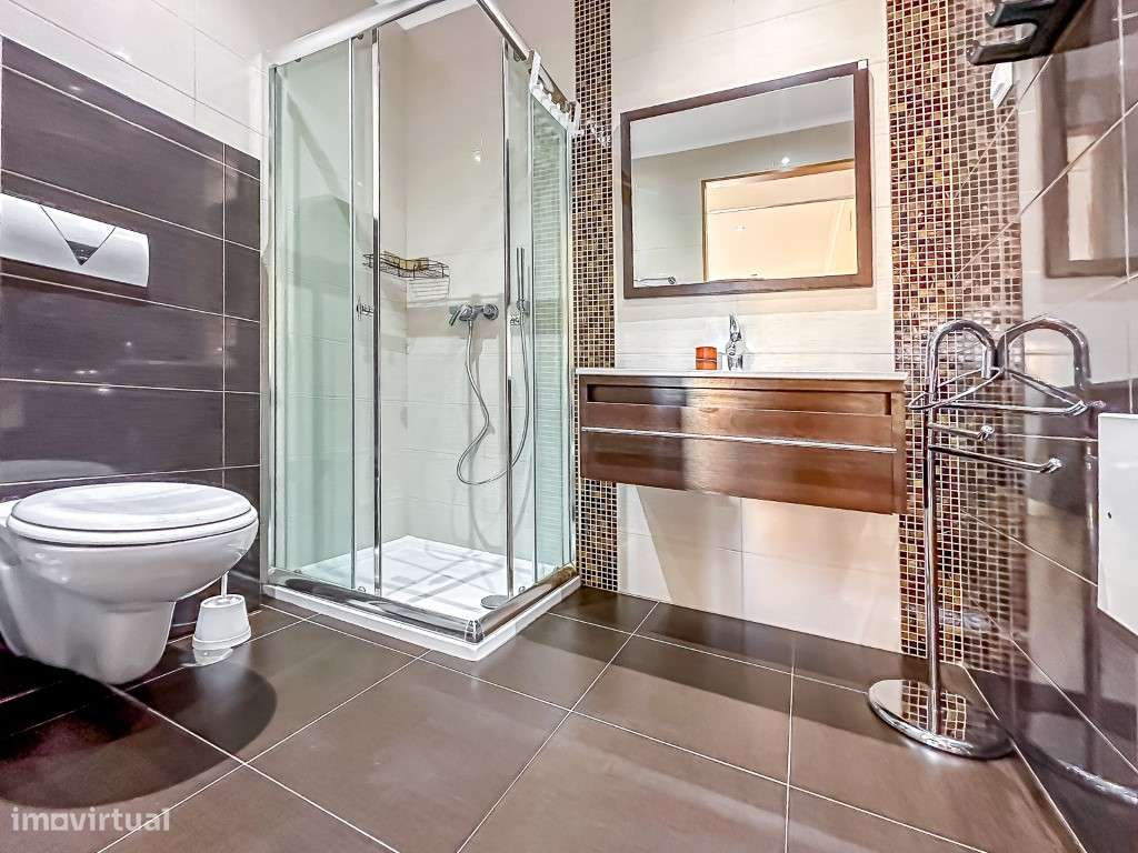 Vende-se moradia T8 junto á Praia da Assenta-15