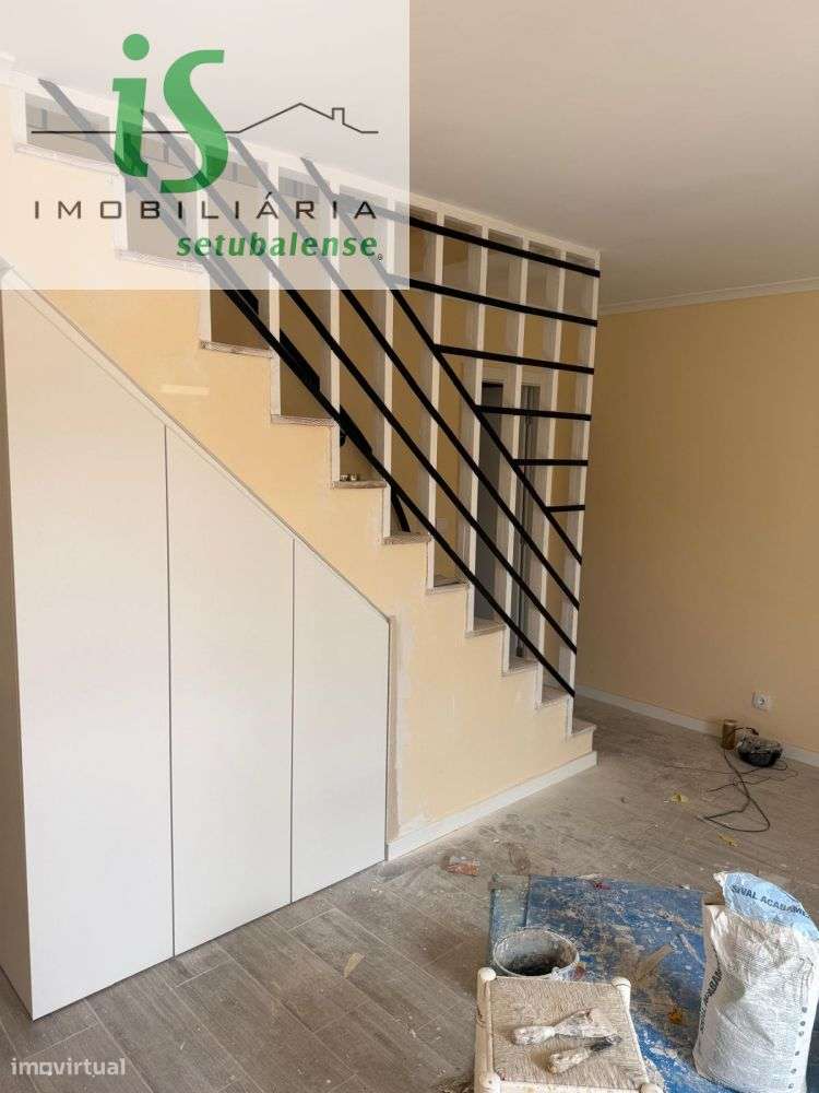 MORADIA T4 TRANSFORMADA EM T3 | TOTALMENTE REMODELADA | CASAL DE FIGUE-10