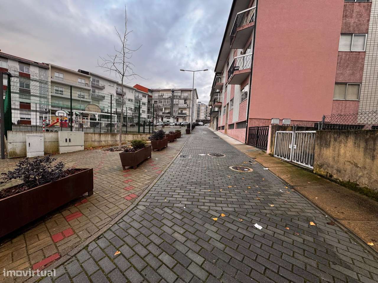 Armazém/Garagem com 115 m2 - Ermesinde - Praceta Sá da Bandeira 101 - Grande imagem: 4/27