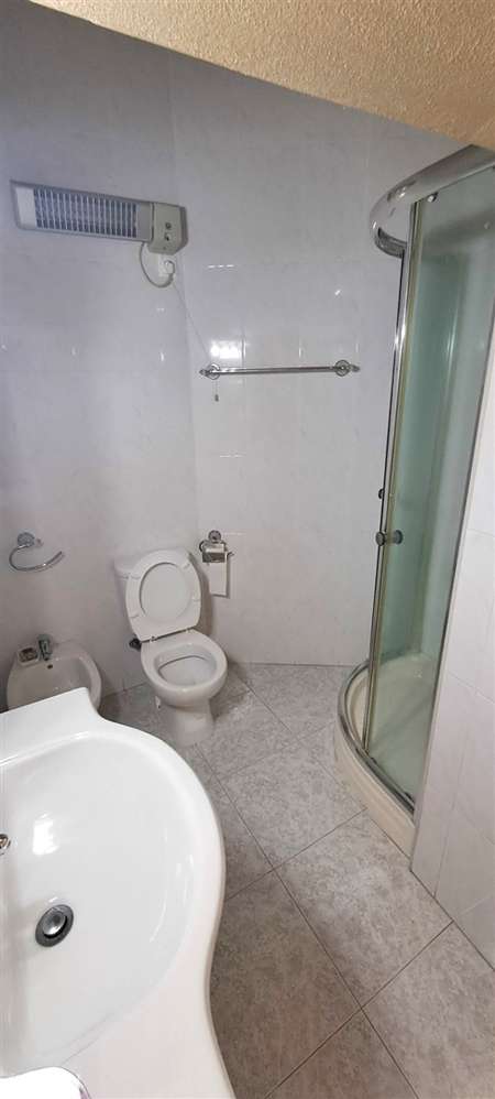 Moradia T5 com garagem e jardim em Miranda do Douro-10