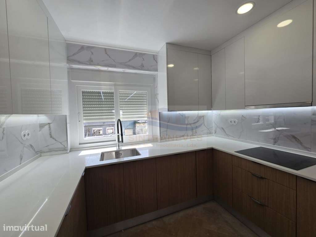 T3 Junto á Urbanização Vila Chã, com 2 WCS e Varandas - Totalmente ...-23