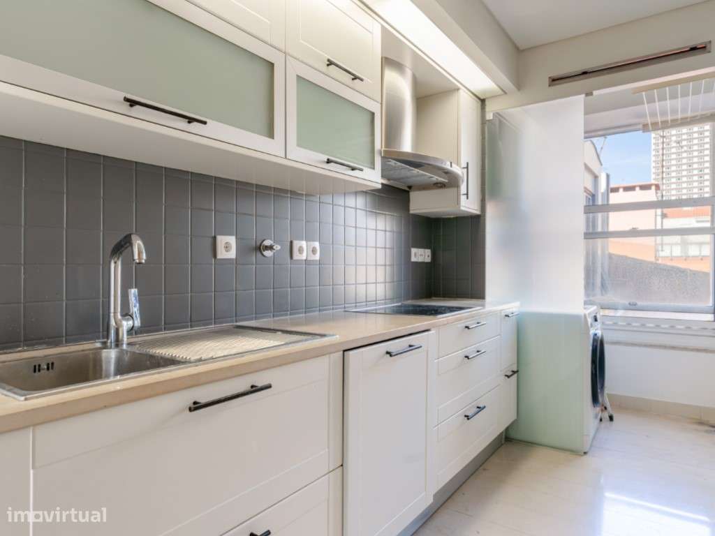 Apartamento T2 com garagem, em Picoas - Grande imagem: 1/21