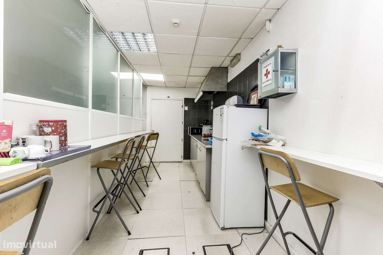 Espaço comercial 550 m² | Escritório + Loja + Armazém | Dois acessos-18