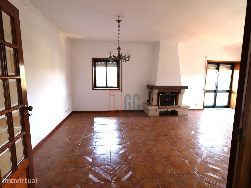 Apartamento T3, de 3 frentes e garagem fechada em Vilar do Paraíso - Grande imagem: 1/51