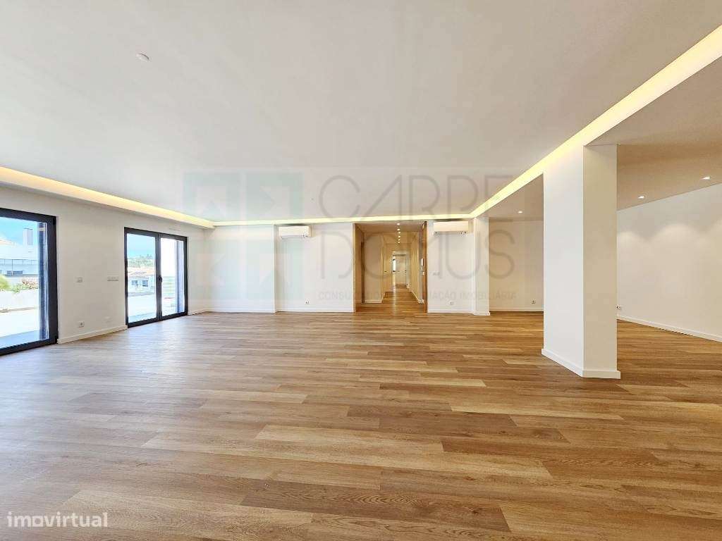 Espaçoso apartamento T3, parqueamentos e terraços, em Cascais - Grande imagem: 5/60