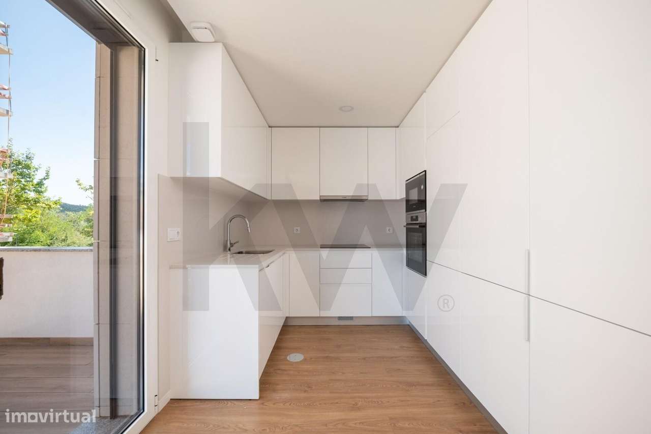Luminoso Apartamento T2 NOVO com Terraço e Garagem Fechada — Quinta de-5