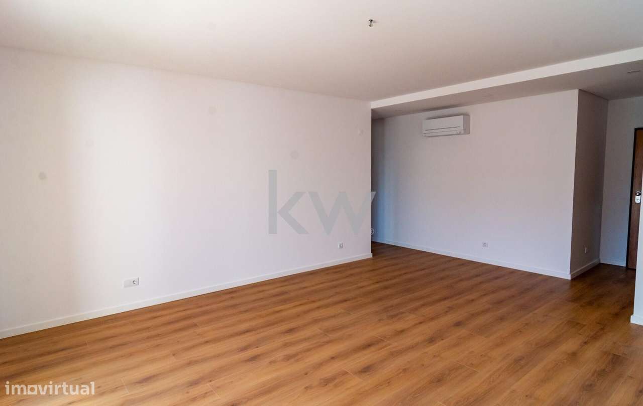 Oportunidade nas Colinas: T3 com Estilo, Luz Natural e Estacionamento - Grande imagem: 4/44