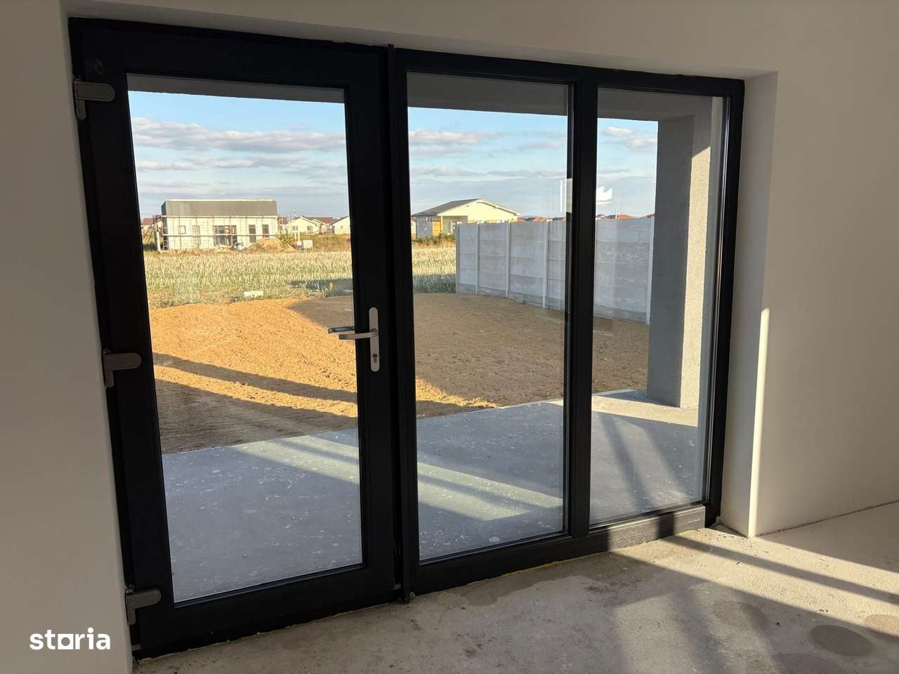 Casa Santandrei, 162 000 E (neg). Comision 0.-9