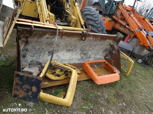 Masca  buldoexcavator New Holland, Fiat Hitachi - 1