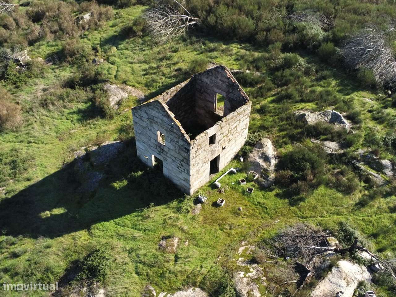 Quinta com Ruina, terreno 5,75Ha, a confrontar com ribeiro-3