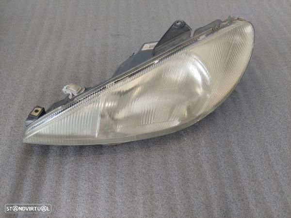 Otica / Farol Esq Peugeot 206 Hatchback (2A/C) - 1