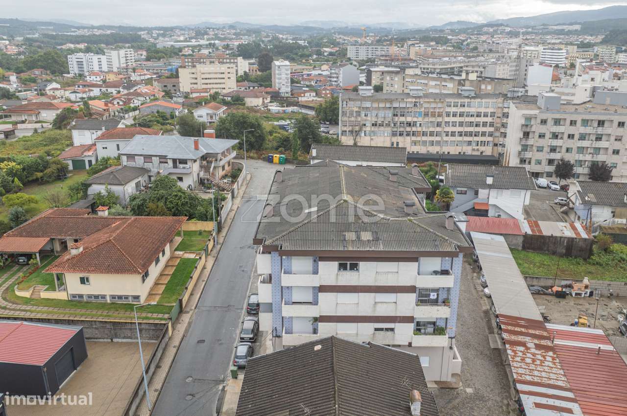 Apartamento T1 totalmente renovado, com varanda e lugar de garagem-13