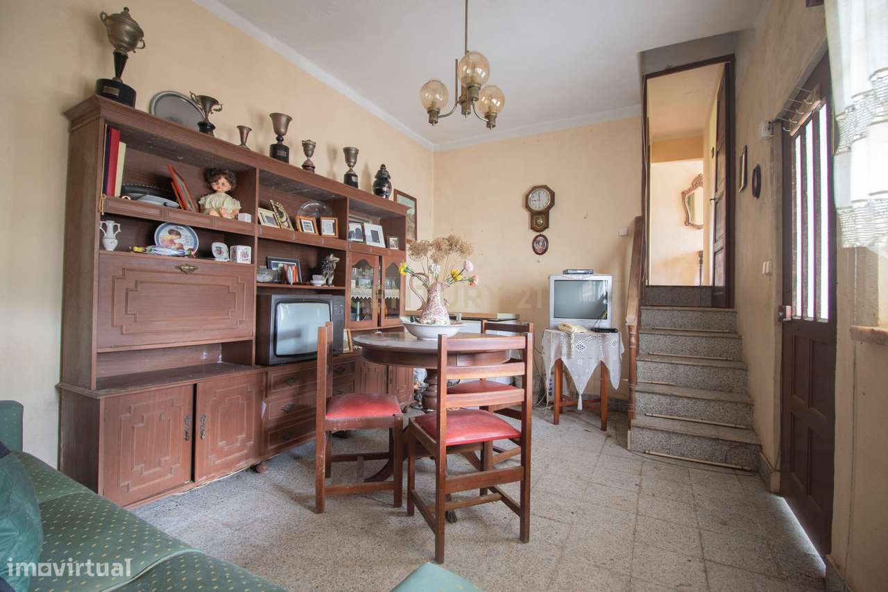 Moradia T4 com Garagem e Quintal em Chão de Couce – Oportunidade com P - Grande imagem: 2/32