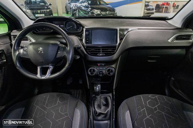 Peugeot 2008 1.2 PureTech Signature - 9