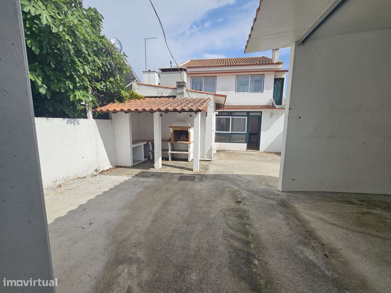 Moradia V5 com 10 Boxes para Cavalos no Coração da Golegã-15