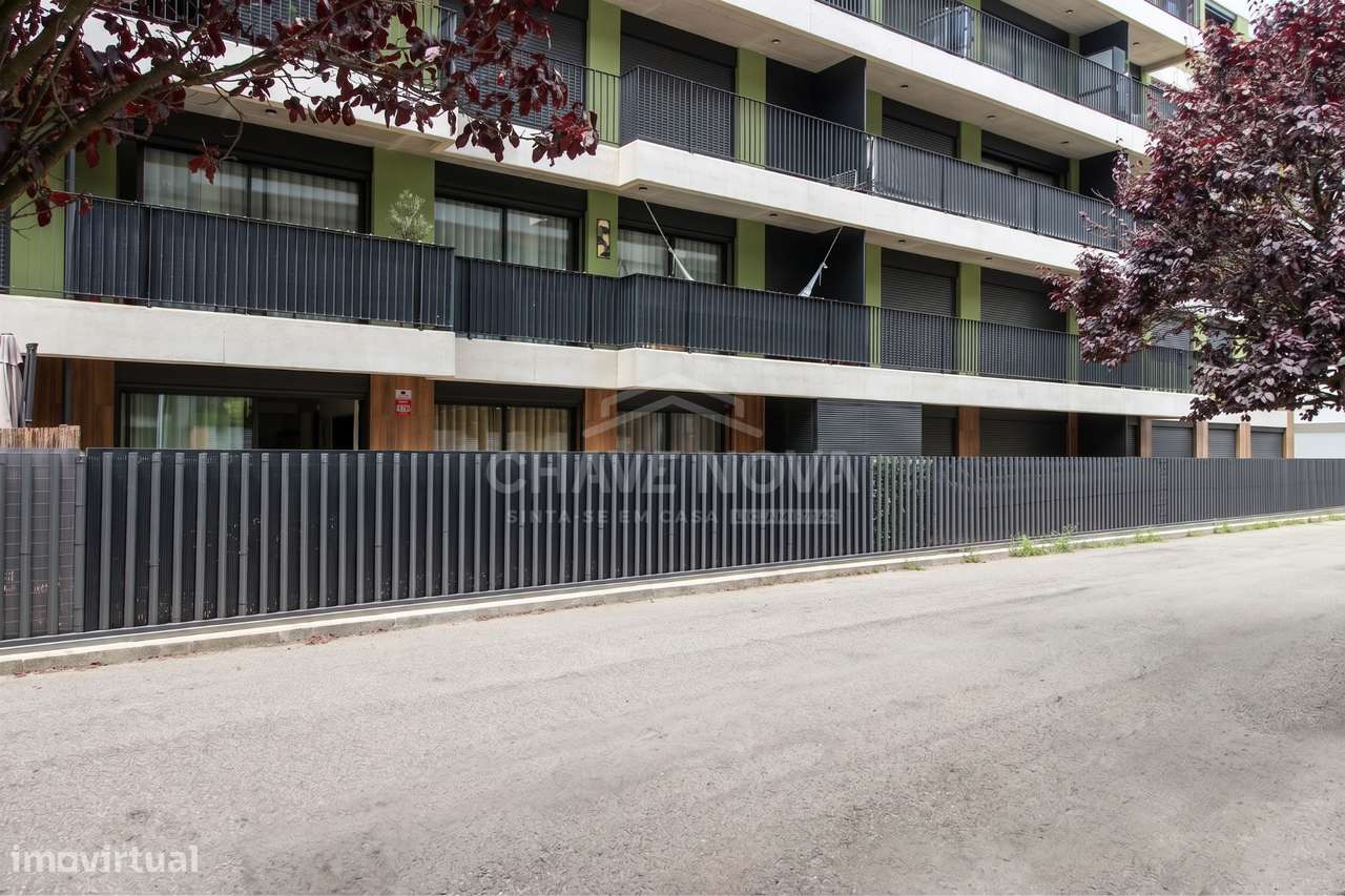 T2 Como Novo c/ Terraço em Santa Marinha (Candal)-25