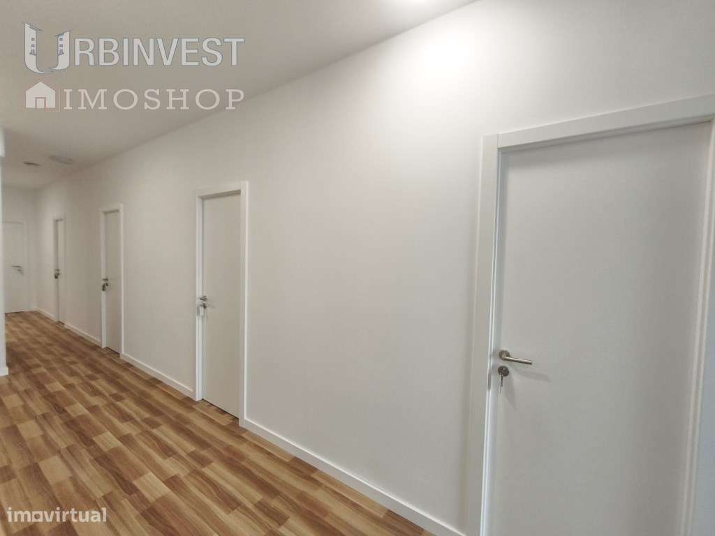 Loja Comercial Totalmente Remodelada no Centro de Quarteira, Algarve-28