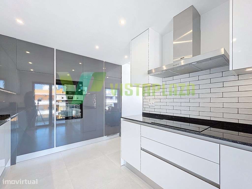 Apartamento Duplex com Terraço e Vista Panorâmica, piscina e garage...-14