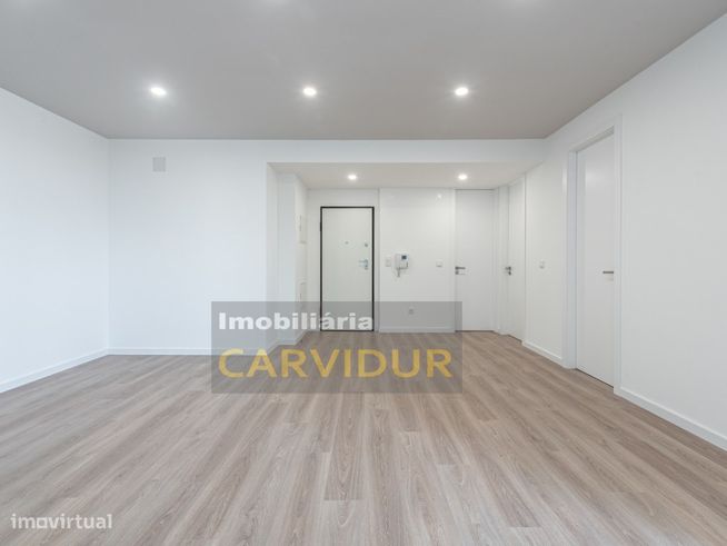 Moradia isolada térrea com piscina-10