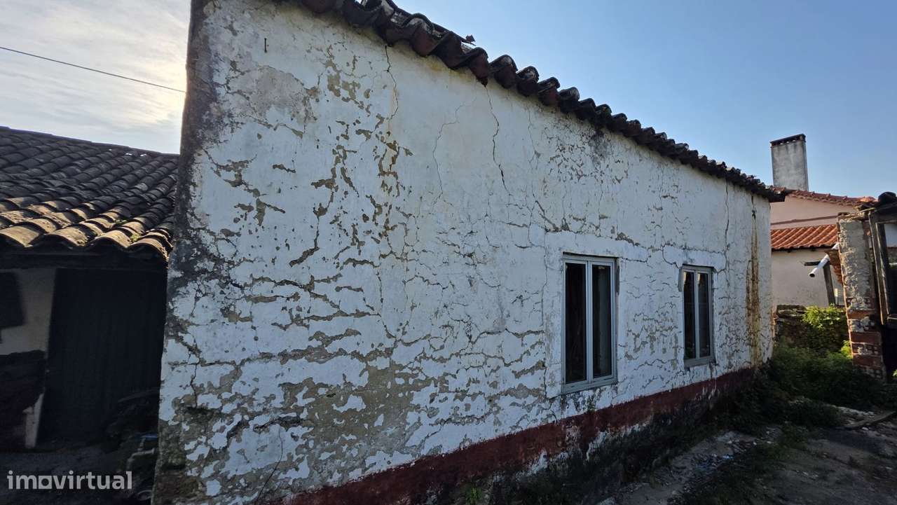 Moradia para restaurar, com terreno, perto de Ferreira do Zêzere-43