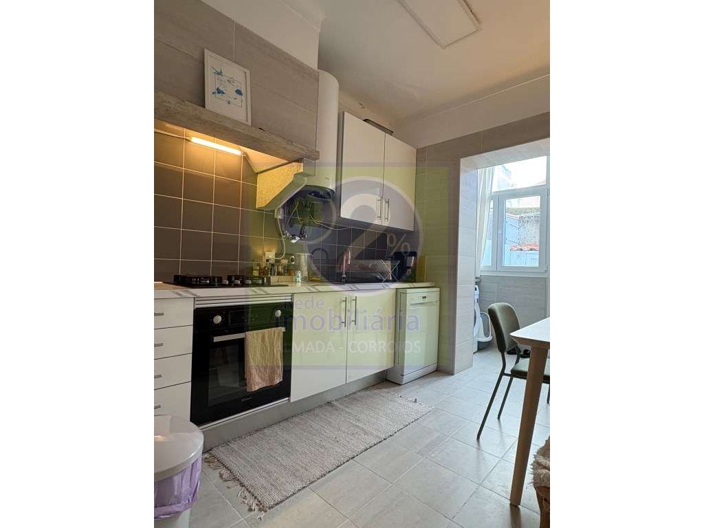 T2 com pátio de cerca de 43m2 - Grande imagem: 5/17