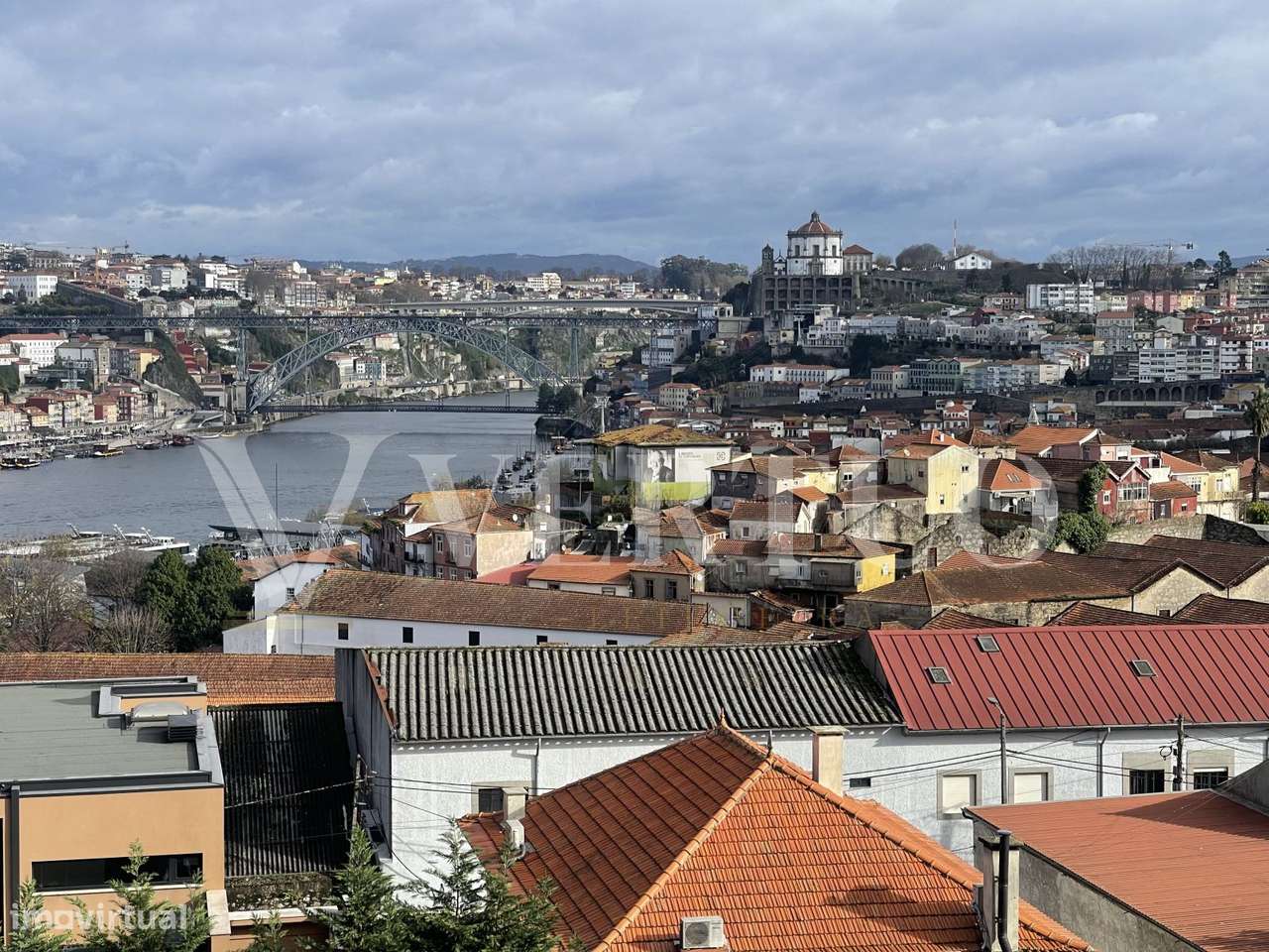 ½ T2 V.N. Gaia | Vista Rio Douro | Garagem Fechada | Venda Judicial-23