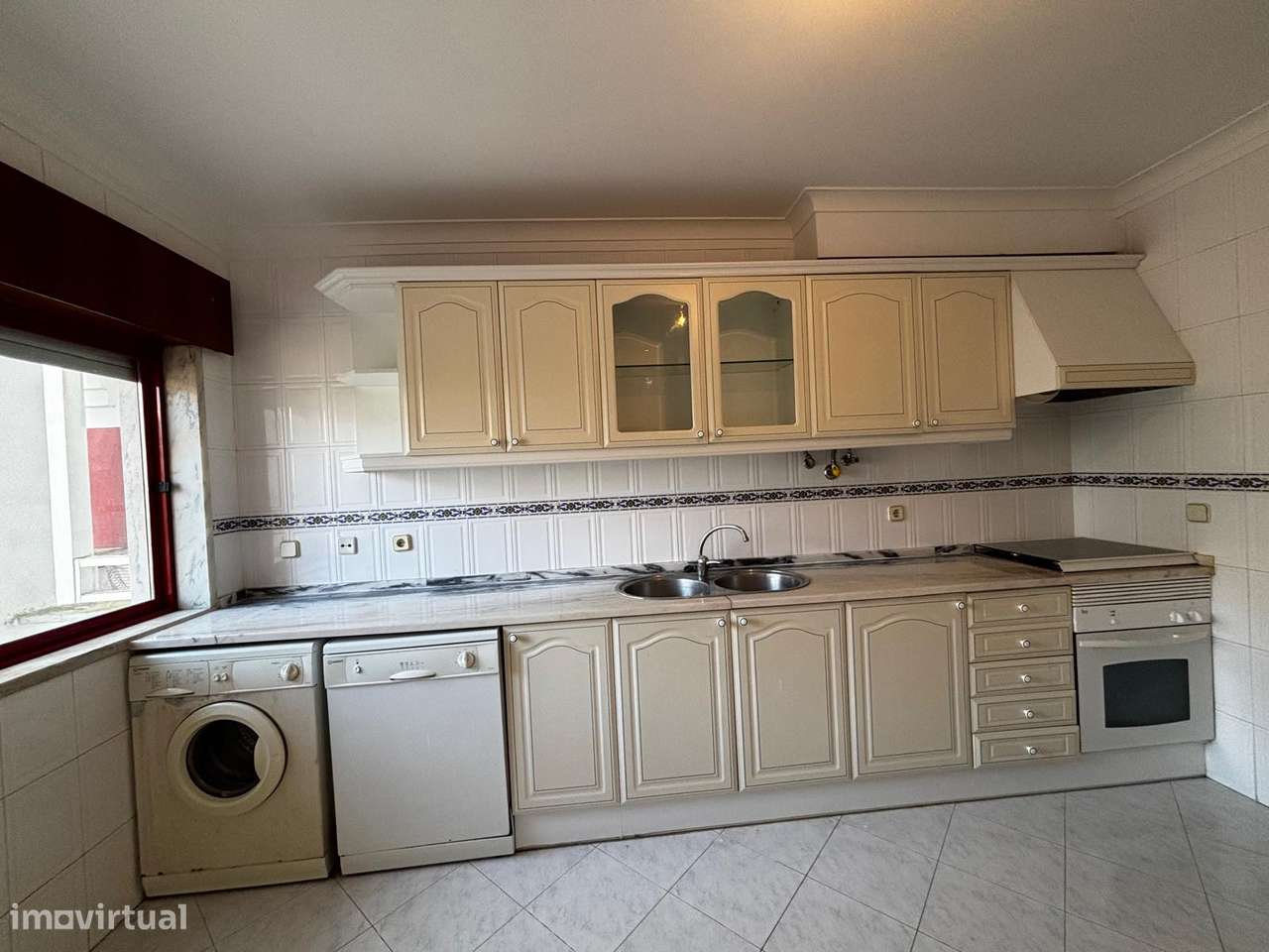 Apartamento T2 com garagem na Urbanização Moinho da Cavaleira-5