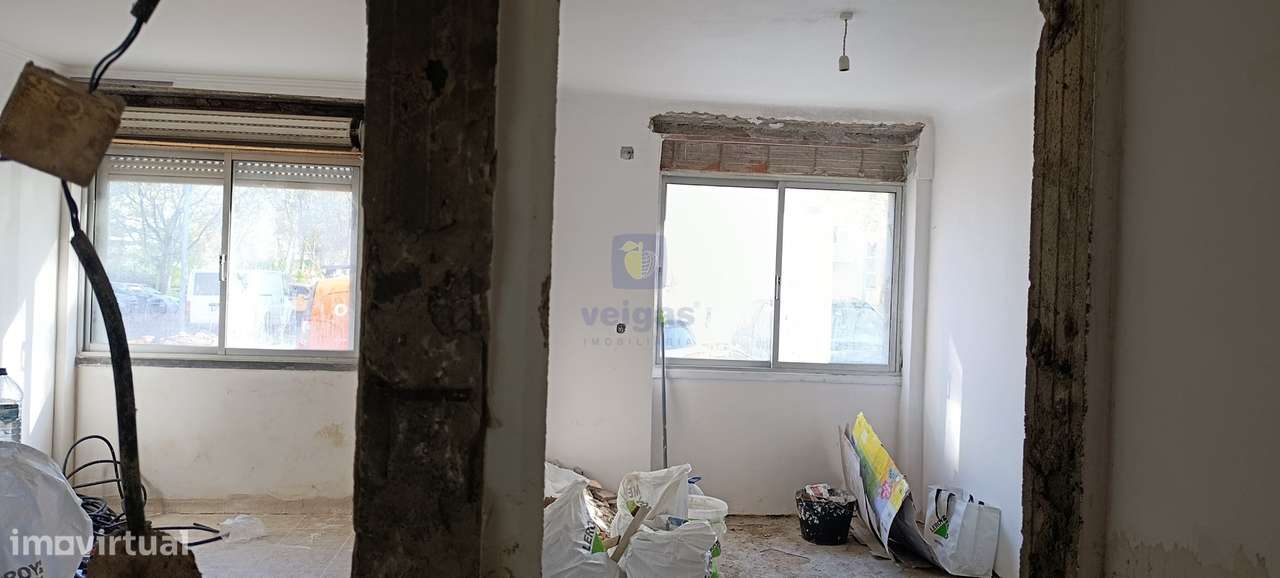 Oportunidade T2 Totalmente Remodelado em Benfica-8