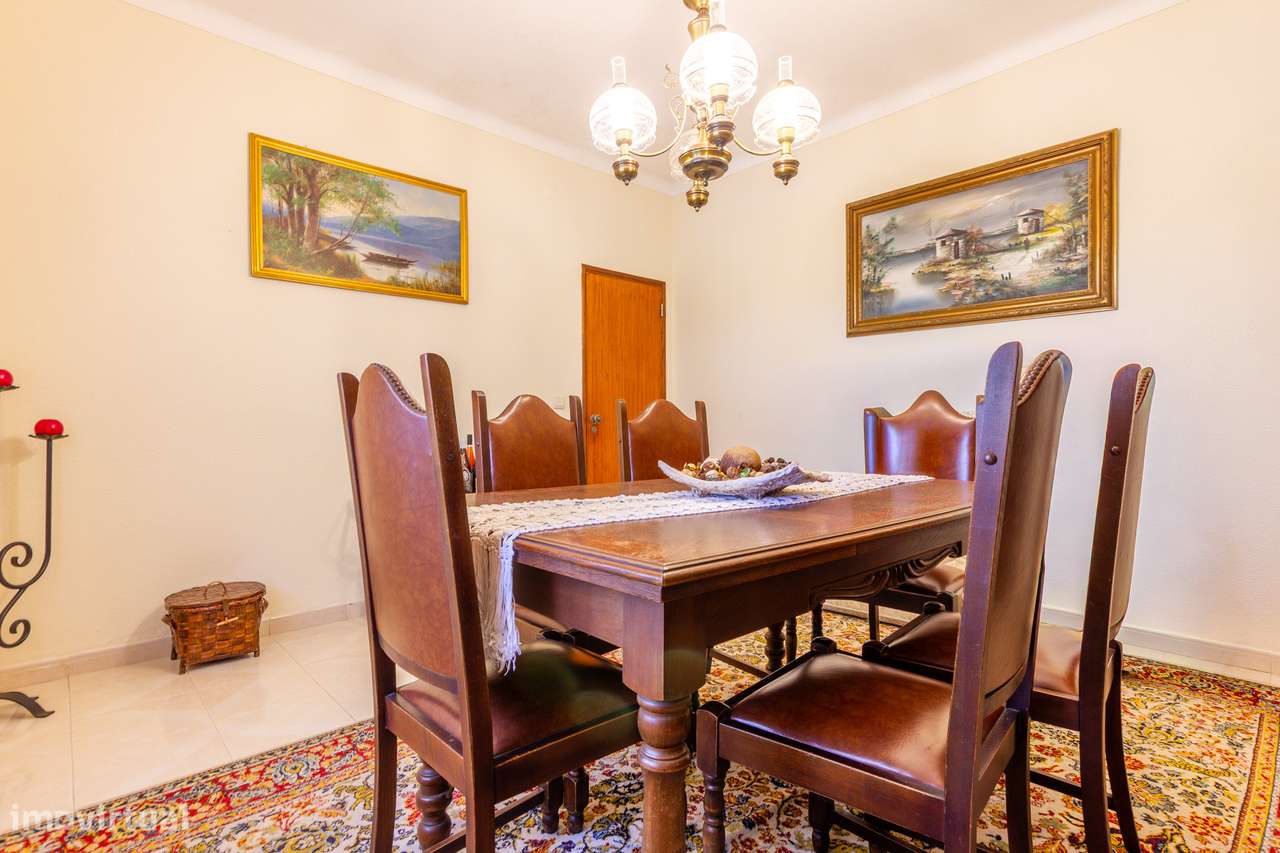 Moradia T5 isolada com jardim e terraço em Quinta do Conde-30