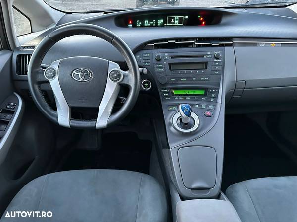 Toyota Prius (Hybrid) Comfort - 12