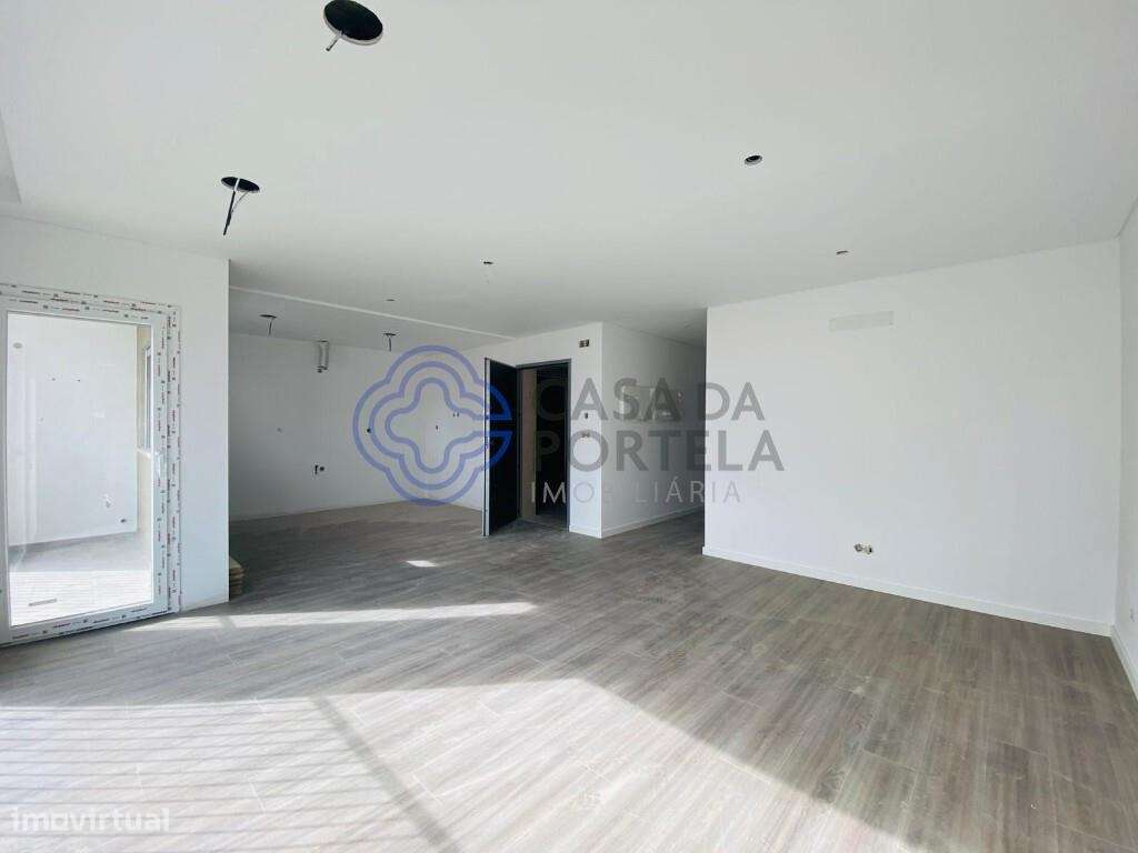 Apartamento T3 no 8.º andar em Santa Marta do Pinhal, com elevadores e - Grande imagem: 3/17