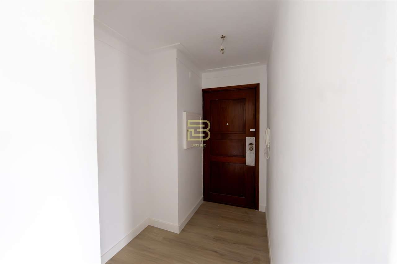 T2 com 2 frentes, varanda em Santegãos, Rio Tinto, situado no 2.º anda - Grande imagem: 4/14