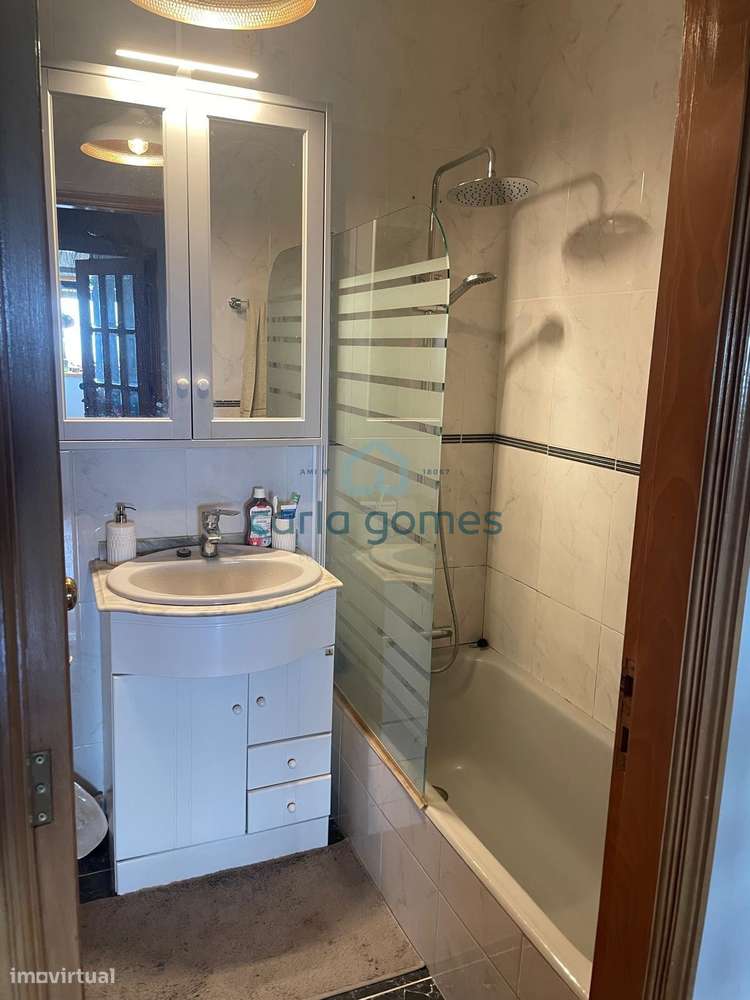 APARTAMENTO T2 C/ LUGAR DE GARAGEM E VISTA MAR – ARCOZELO, V.N. GAIA-24
