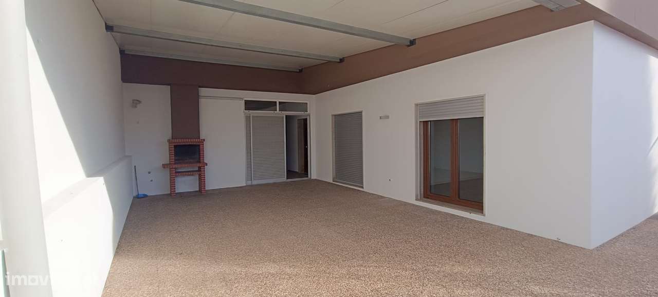 Moradia T4 Isolada na Urbanização do Bonito – Entroncamento-31