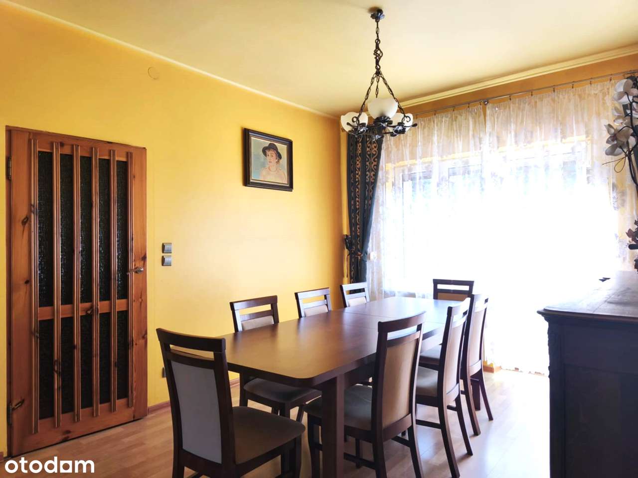 Solidnie zbudowany dom w dobrej lokalizacji.-11