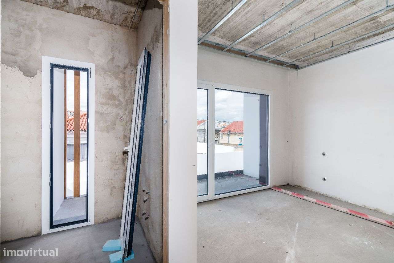 Moradia T3 Famões | Nova | Garagem | Terraço-12