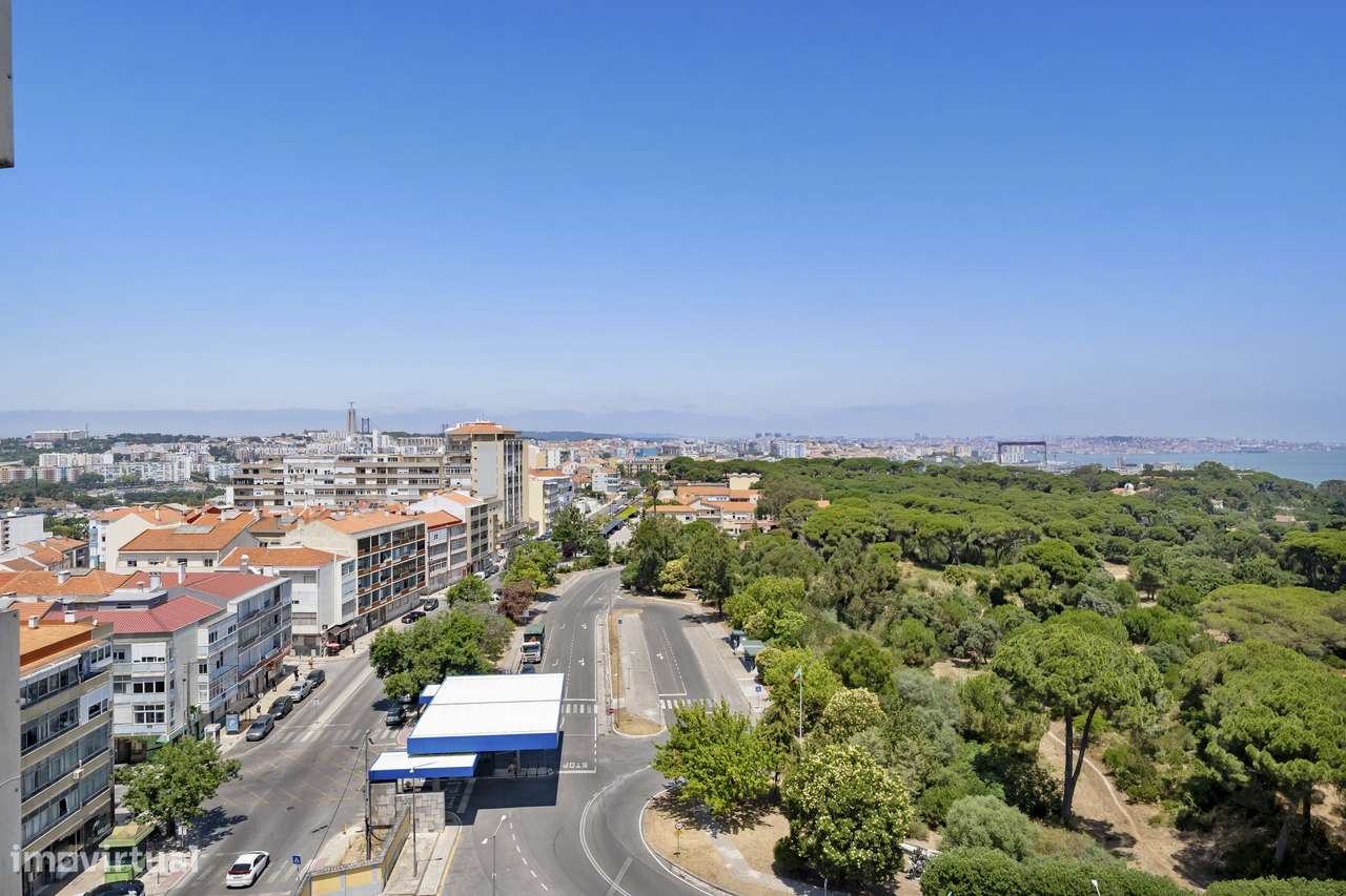Apartamento T3 Transformado em T2 com Vista sobre o Rio Tejo-10