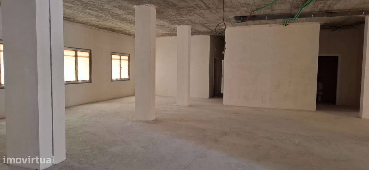 Loja para Arrendamento - Grande imagem: 2/12