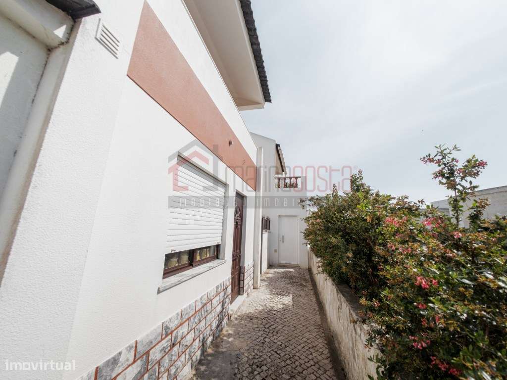 Moradia T4 com Garagem em Peniche-21