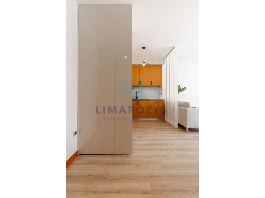Elegante apartamento T1 renovado com lugar de garagem-8