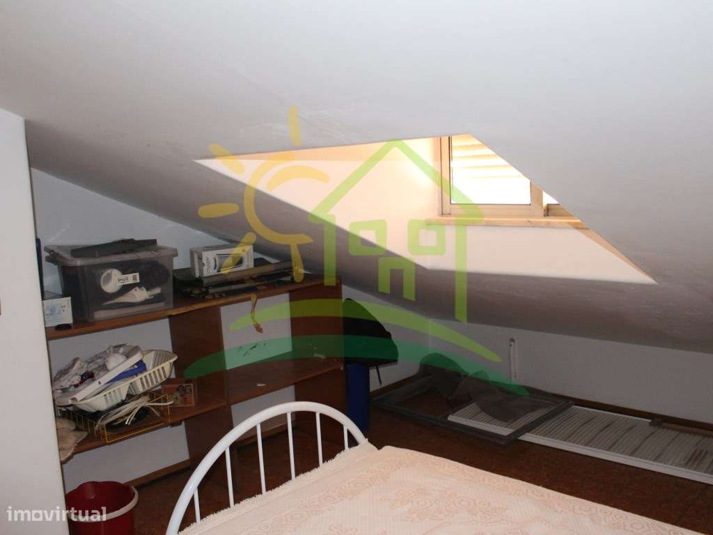 Apartamento T3+2 em Olival Basto - Oportunidade Única com Sótão-35