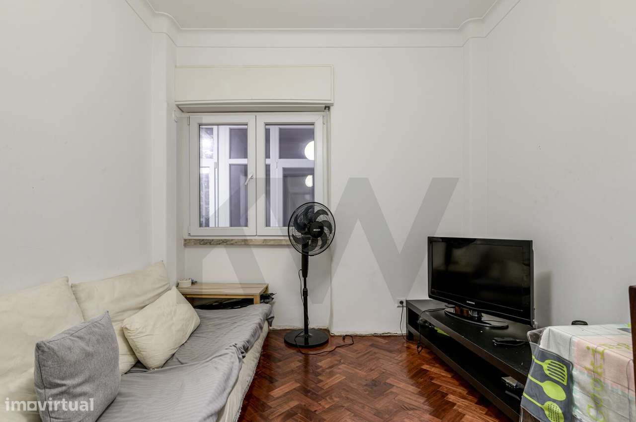 Oportunidade Única em S. Domingos de Benfica: T4 com Potencial e Local-32