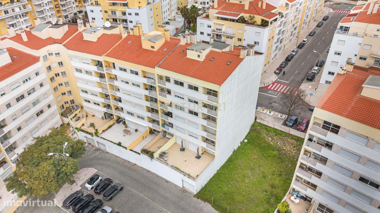 T3 com Terraço de 50m² a Sul, Garagem e Arrecadação | Jardins da Pared-32