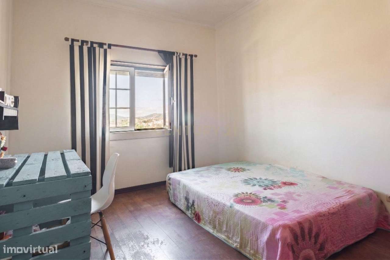 Moradia rodeada pelo campo-14