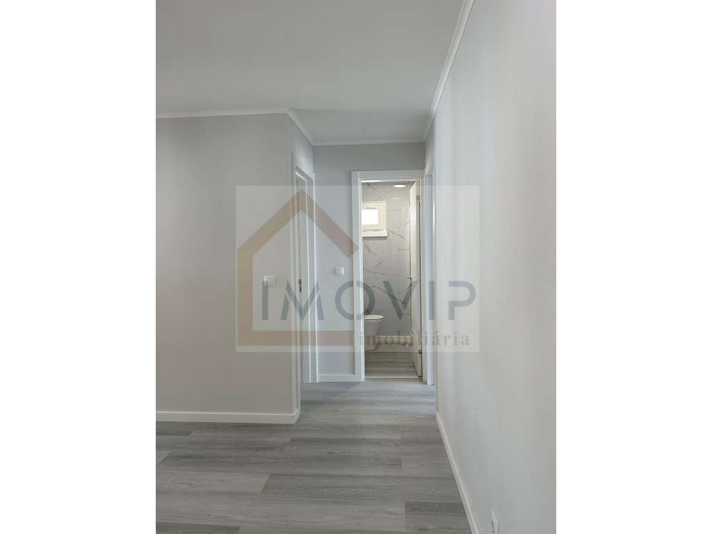 Apartamento T3 Laranjeiro 2º andar-11