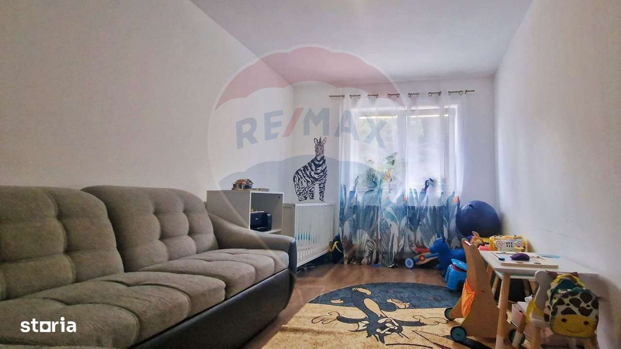 Apartament de vanzare 3 camere , zona Vivo-7