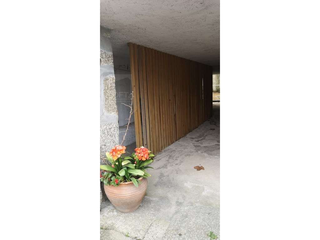 Condomínio com 6 Moradias V2 /V3 Mobiladas e Equipadas-23