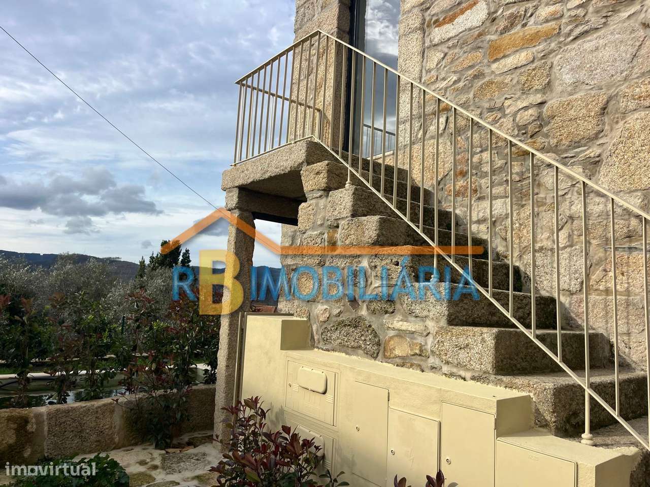 Dois Apartamentos T0 c/ piscina em Alvarenga-9