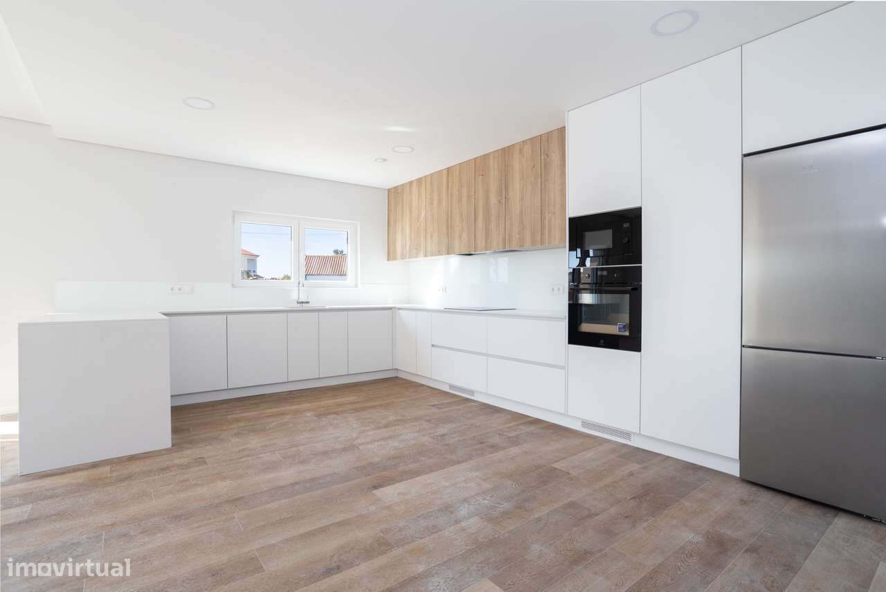 Moradia T4+1 Térrea, Santo Isidoro - Grande imagem: 5/27