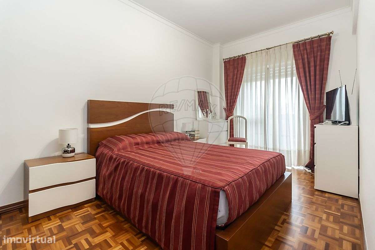 T2 Semi-Remodelado na Torre da Marinha-14
